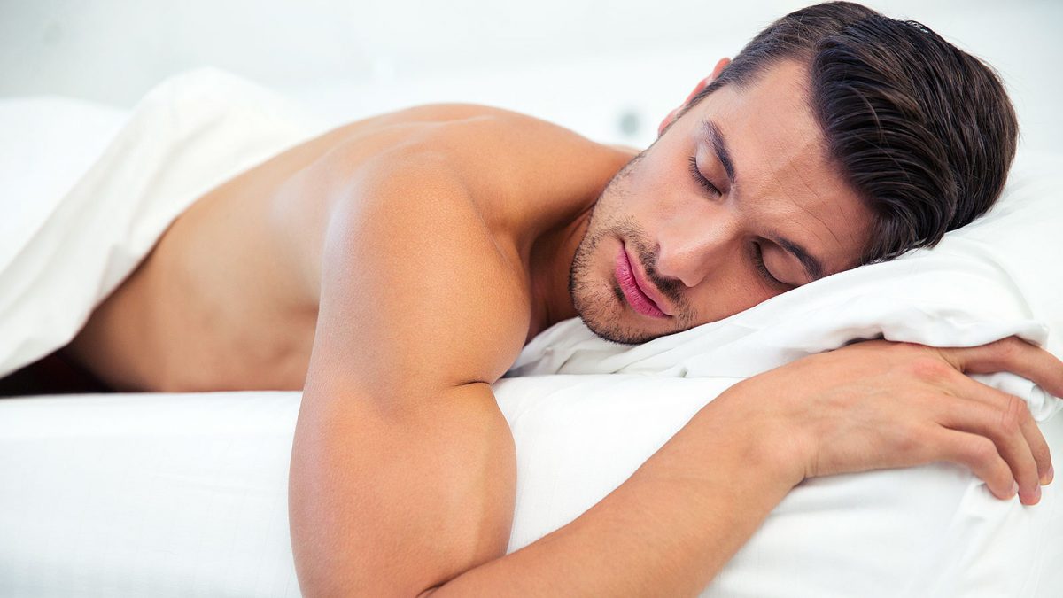 8 health Benefits of Sleeping Naked